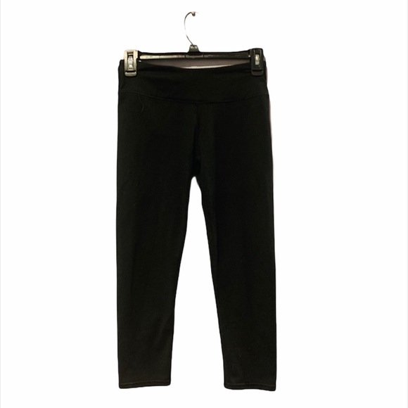 Fabletics Pants - ⭐️ FABLETICS Black Crop Workout Pants